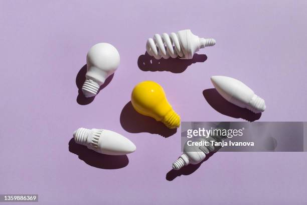 pattern of yellow and white light bulbs on purple background - bulb connections bildbanksfoton och bilder