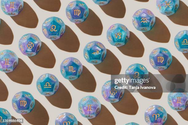 pattern of cubes with zodiac signs. astrology concept - astrologie photos et images de collection