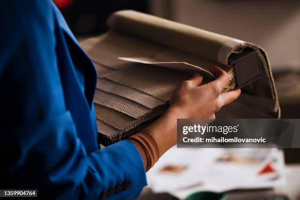 material searching - textielindustrie stockfoto's en -beelden