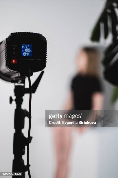 lighting equipment in stidio - preteen girl models stock pictures, royalty-free photos & images