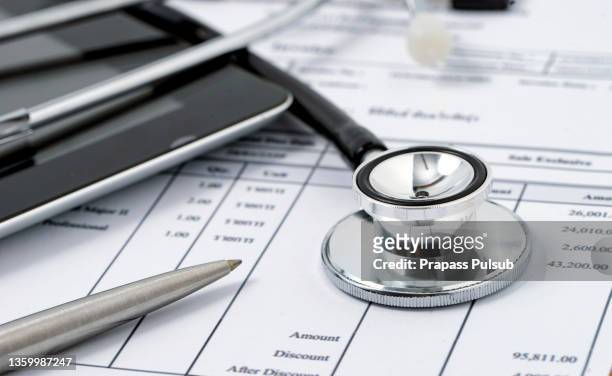 medical expenses - medical insurance fotografías e imágenes de stock