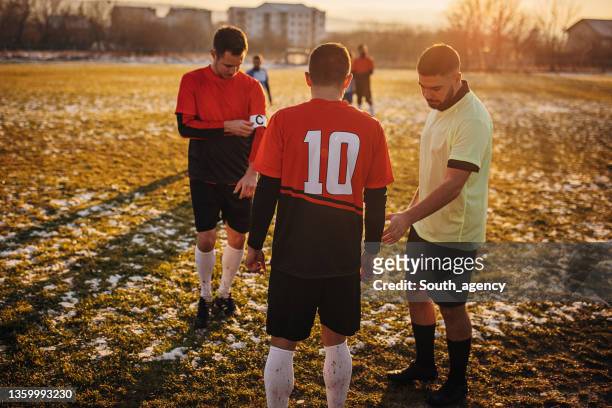 soccer players substitution - side lines stockfoto's en -beelden