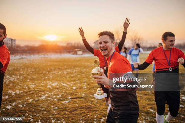 football team won a trophy - football team trophy stock pictures, royalty-free photos & images