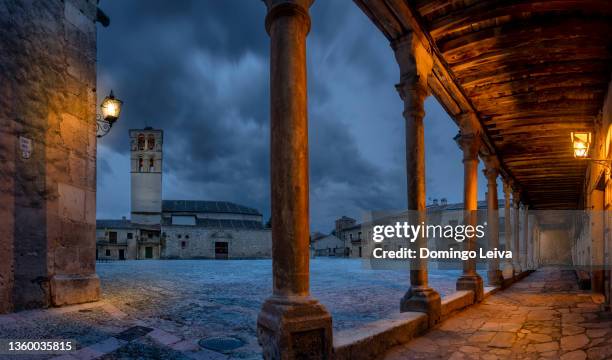 plaza mayor de pedraza, segovia, spain - segovia stock pictures, royalty-free photos & images