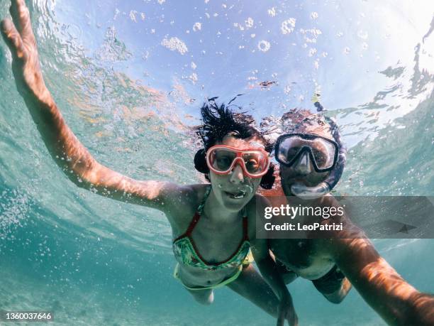 woman swimming in mauritius - mauritius stockfoto's en -beelden