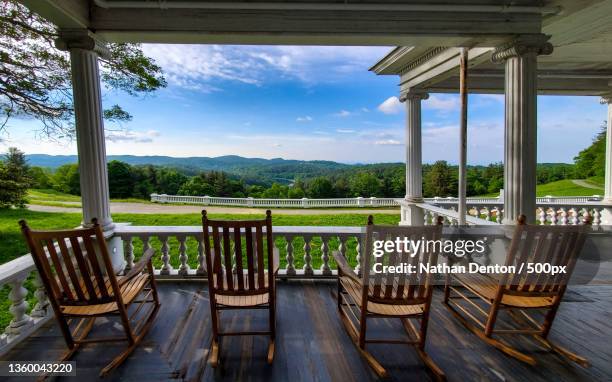 there was a time,empty chairs and tables at restaurant,blowing rock,north carolina,united states,usa - südstaaten stock-fotos und bilder