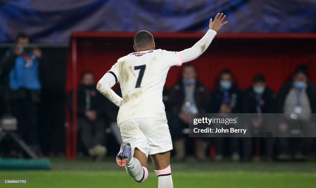 Entente Feignies-Aulnoye v Paris Saint-Germain - French Cup