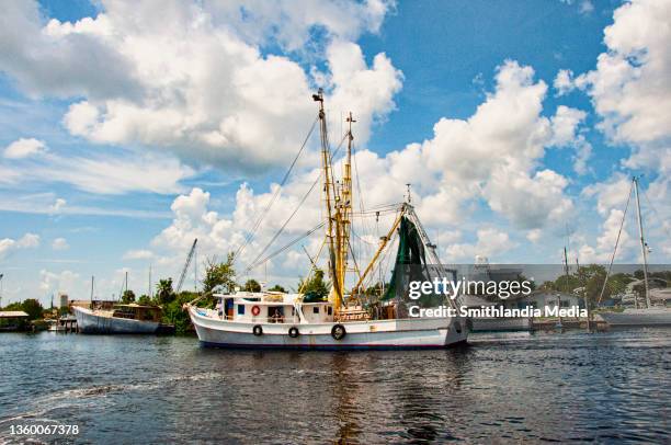 shrimp boat in tarpon springs - florida media stock pictures, royalty-free photos & images