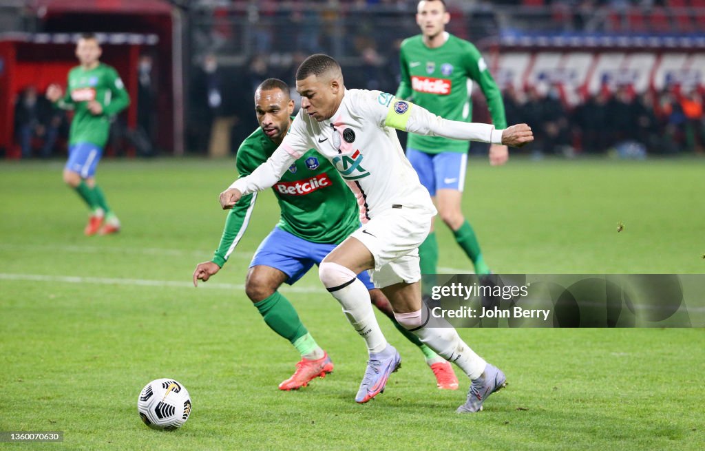 Entente Feignies-Aulnoye v Paris Saint-Germain - French Cup