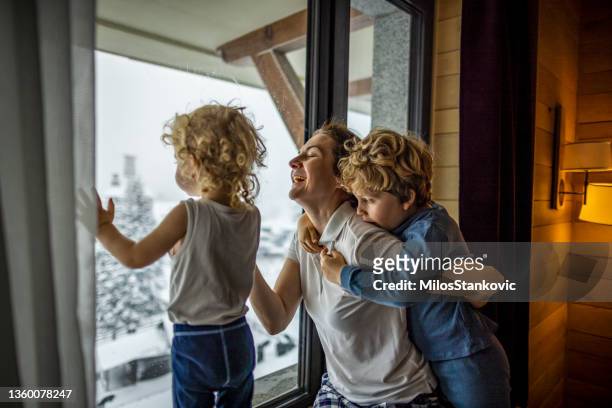 it's a snow outside - family in snow mountain stockfoto's en -beelden