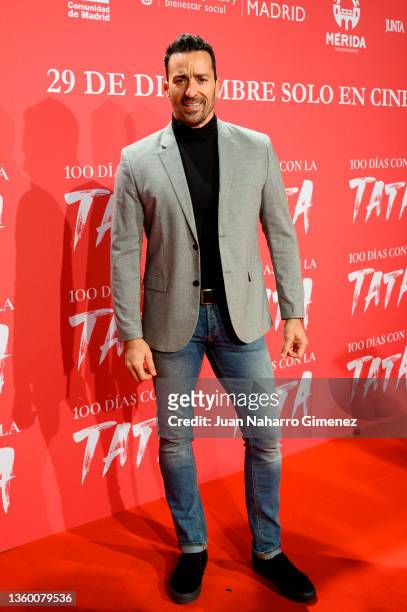 Pablo Puyol attends '100 Dias Con La Tata' Madrid premiere at Capitol Cinema on December 20, 2021 in Madrid, Spain.