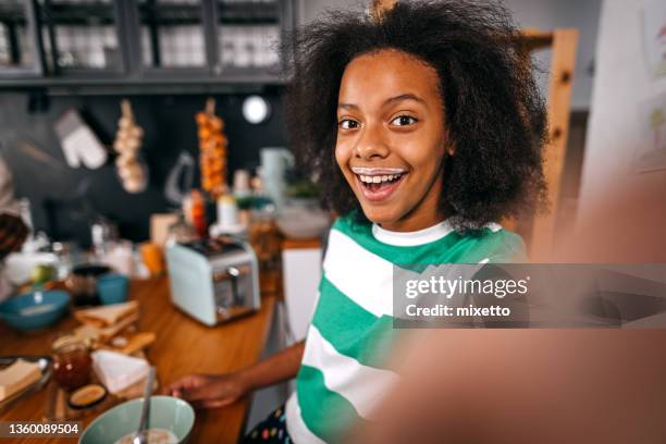 girl taking selfie with milk mustache - child playing in room stockfoto's en -beelden