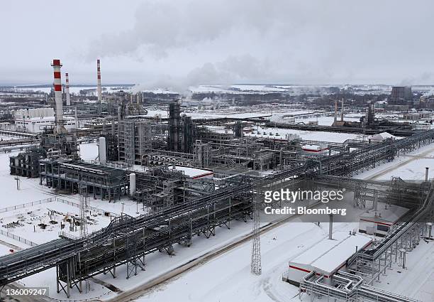The Lukoil-Nizhegorodnefteorgsintez petroleum refinery, operated by OAO Lukoil, is seen in Nizhny Novgorod, Russia, on Thursday, Dec. 15, 2011....
