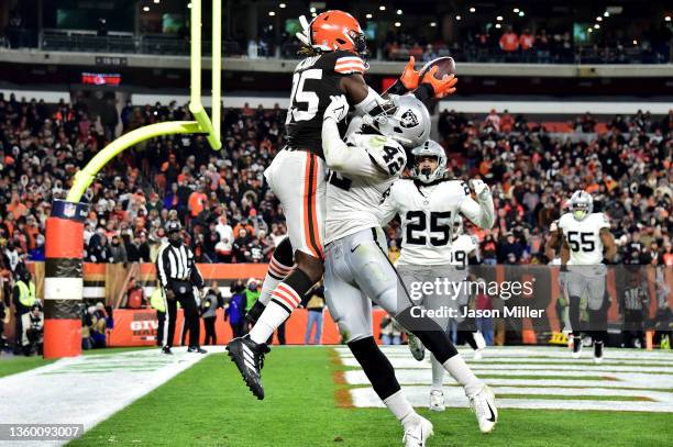 David Njoku of the Cleveland Browns tries to catch the ball in the endzone as Cory Littleton of the Las Vegas Raiders defends in the third quarter of...