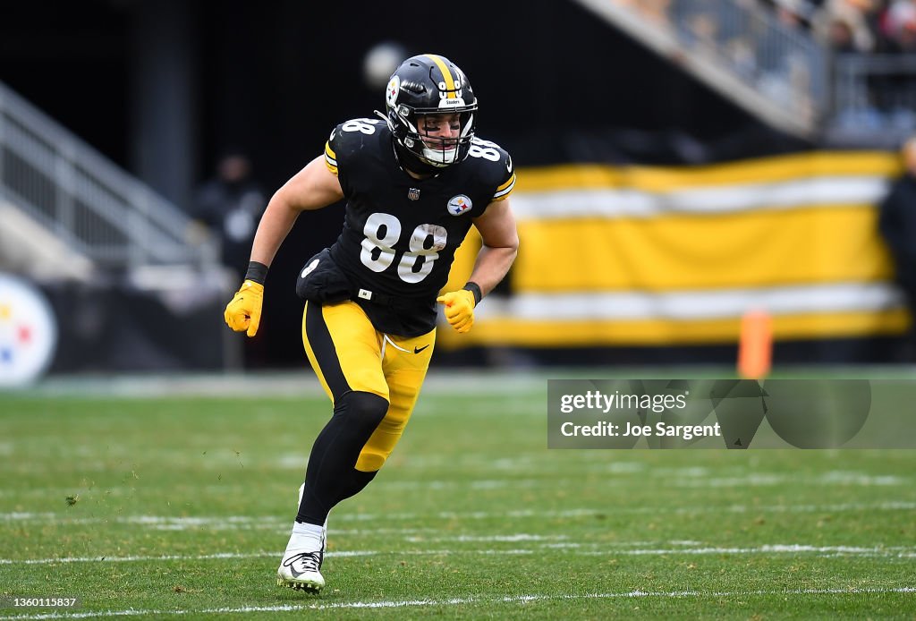 Tennessee Titans v Pittsburgh Steelers