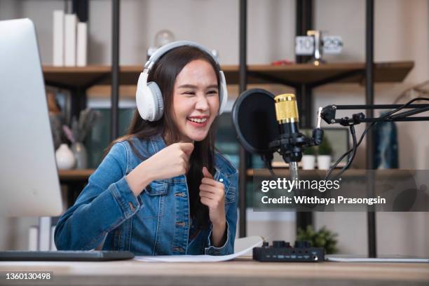 asian woman making a live broadcast or podcast - ラジオdj ストックフォトと画像