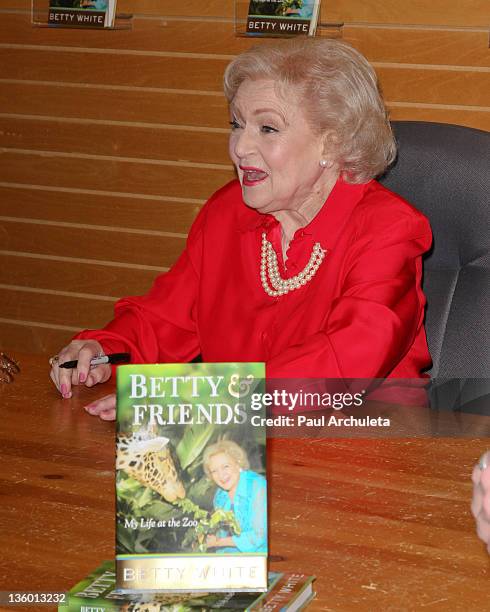 Actress Betty White signs copies of her new book "Betty & Friends: My Life At The Zoo" at Barnes & Noble 3rd Street Promenade on December 19, 2011 in...