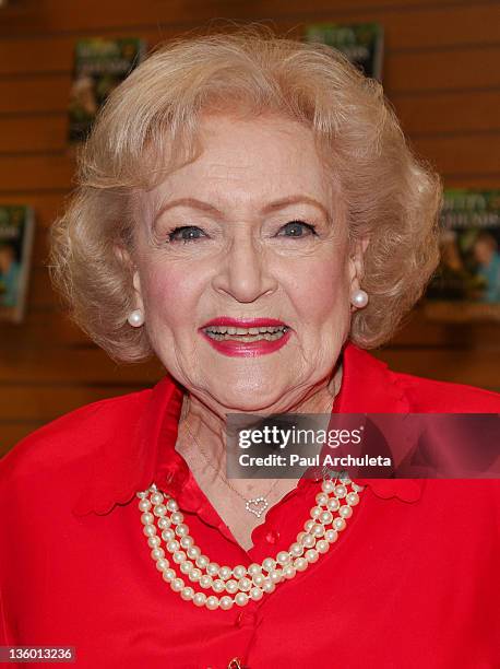 Actress Betty White signs copies of her new book "Betty & Friends: My Life At The Zoo" at Barnes & Noble 3rd Street Promenade on December 19, 2011 in...