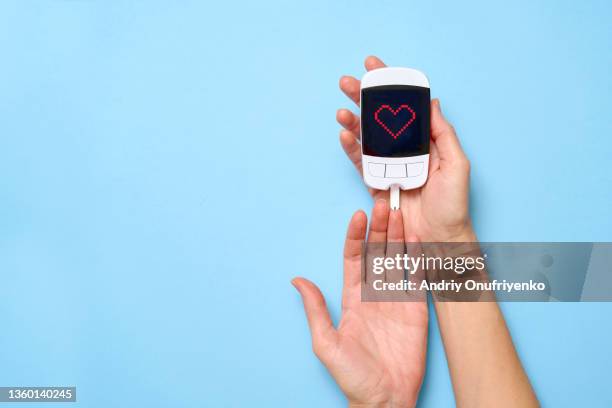 blood glucose test - diabetes stockfoto's en -beelden