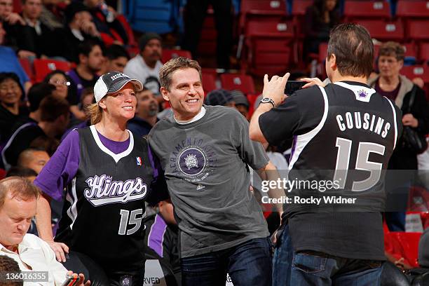 Joe Maloof , an owner of the Sacramento Kings, poses for a photo with a fan as his brother and co-owner Gavin Maloof takes a picture during an open...