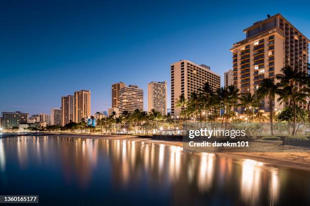 cityscape and waikiki beach at sunrise, honolulu, oahu, hawaii, usa - waikiki beach stock pictures, royalty-free photos & images