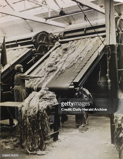 Dundee, 1945. Breaking jute in jute mill. Photograph by James Jarche.