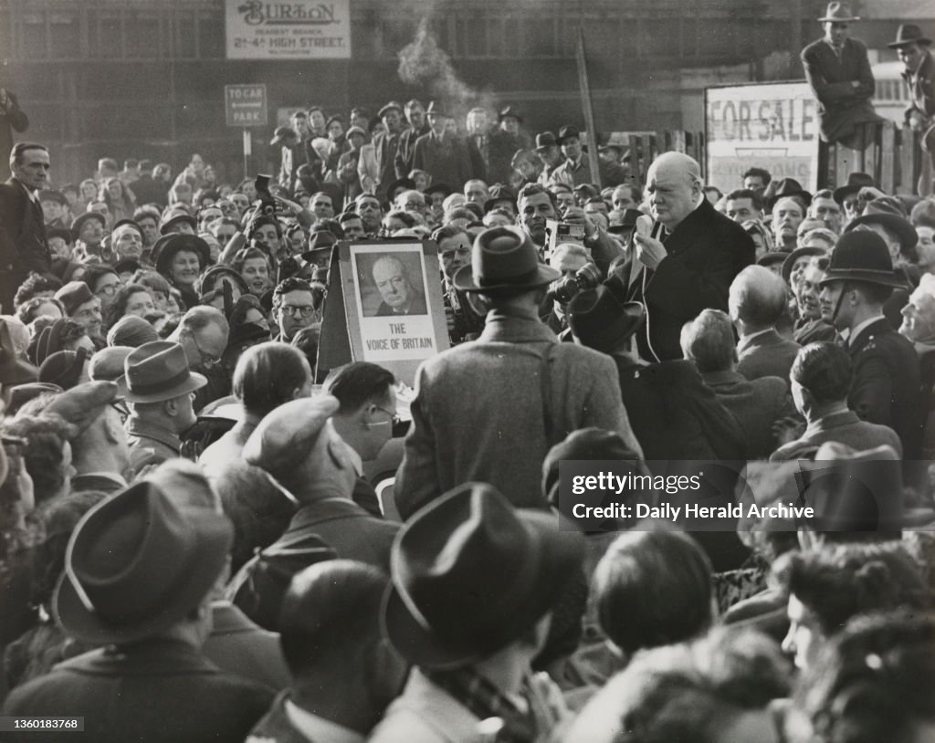 Churchill makes eve of the poll election tour, 1951