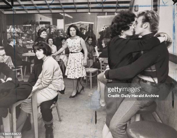 Teenagers in a Bracknell cafe, 19 October 1959. New Town feature by Joyce.