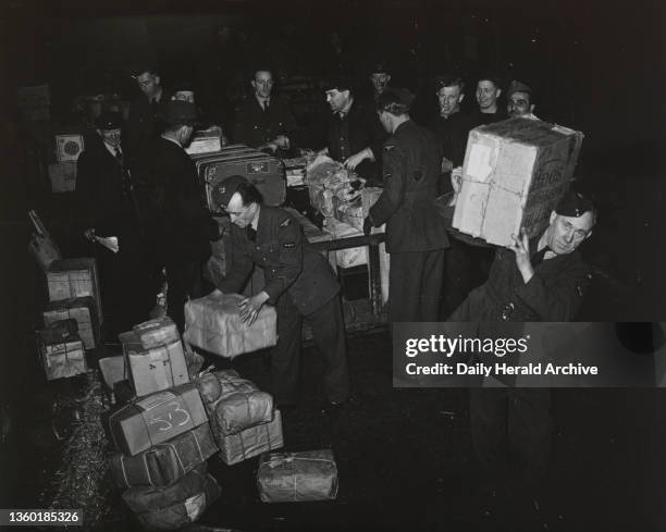 Waterloo Parcel Collection 1,733 Mail Rail Stock Photos, High-Res Pictures, and Images - Getty Images