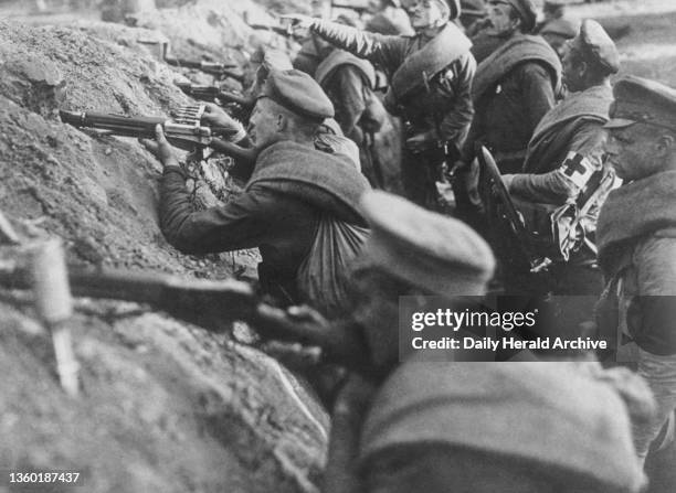 Soldiers ready for battle in trenches on the Eastern Front, WWI.