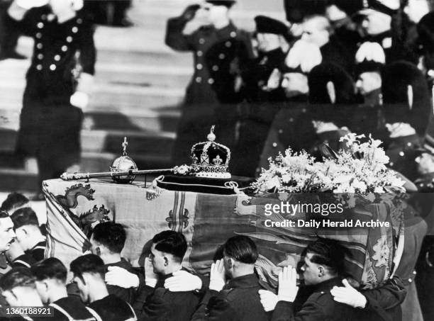 Burial of George VI , 15 February 1952. The coffin containing the body of King George Vi reaches St George's Chapel at Windsor Castle. It was carried...