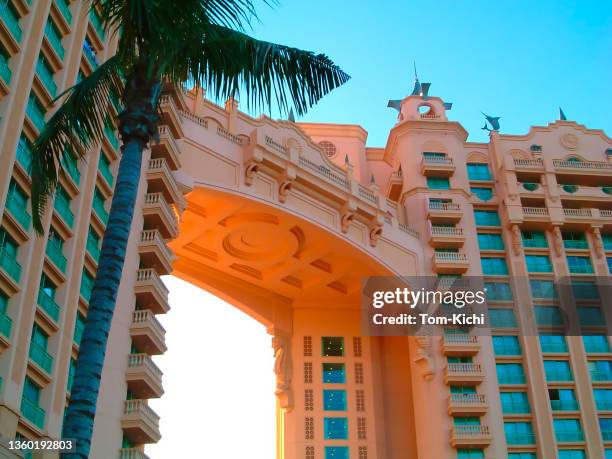 atlantis resort in bahamas - bahamas city stock pictures, royalty-free photos & images