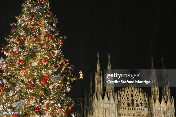 duomo di milano a natale - milan financial district stock pictures, royalty-free photos & images