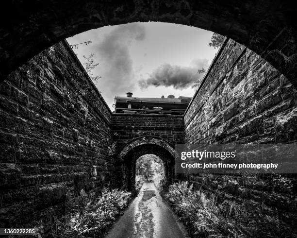 steam train powers through buxworth, high peak, derbyshire - history and progress of the steam engine stock pictures, royalty-free photos & images