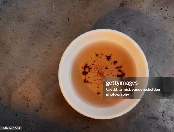 red wine vinegar - azijn stockfoto's en -beelden