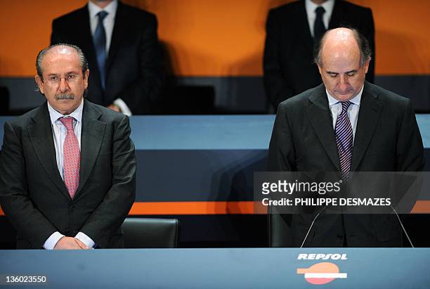 This file picture dated May 14, 2008 shows Antonio Brufau , chairman of Spanish petroleum giant Repsol YPF and Luis Fernando del Rivero Asensio,...
