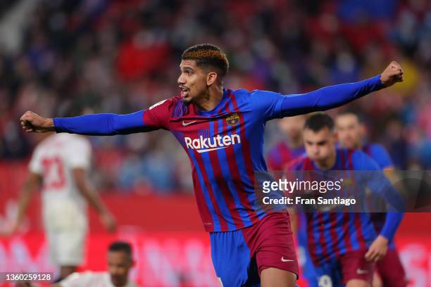 Ronald Araujo of FC Barcelona celebrates after scoring their team's first goal during the LaLiga Santander match between Sevilla FC and FC Barcelona...