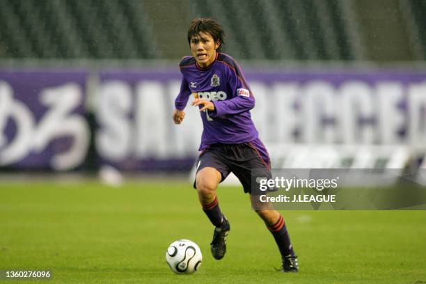 Yosuke Kashiwagi of Sanfrecce Hiroshima in action during the J.League J1 match between Sanfrecce Hiroshima and Kyoto Purple Sanga at Hiroshima Big...