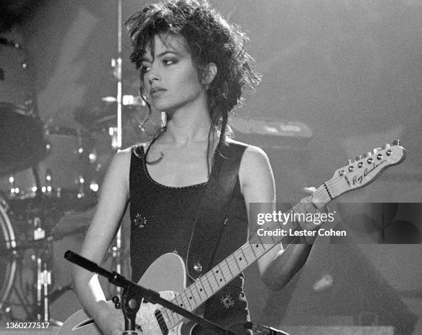 Bangles Singer Susanna Hoffs Photos and Premium High Res Pictures - Getty Images