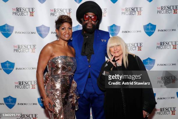 Jocelyn Taylor, Redeemer Resk'Que and Shelly Bromfield attend the 5th annual Vision 2020 Ball Holiday Benefit Cocktail Gala by the Rescue Project and...