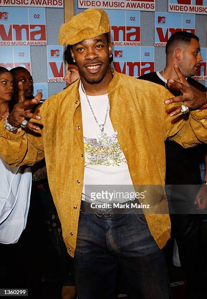 Rapper Busta Rhymes arrives at the 2002 MTV Video Music Awards at Radio City Music Hall August 29, 2002 in New York City. )