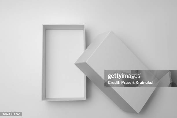 blank open rectangular box with box separate lid isolated on background - mockup boite photos et images de collection