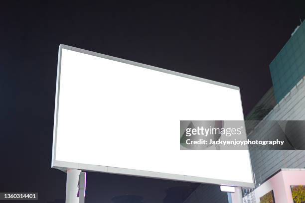 city billboard - billboard night photos et images de collection