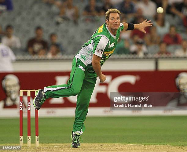 Shane Warne of the Stars in action during the T20 Big Bash League match between the Melbourne Stars and the Sydney Thunder at Melbourne Cricket...