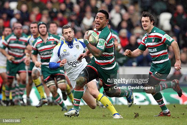 Manu Tuilagi of Leicester breaks with the ball to score the first try during the Heineken Cup match between Leicester Tigers and Clermont Auvergne at...