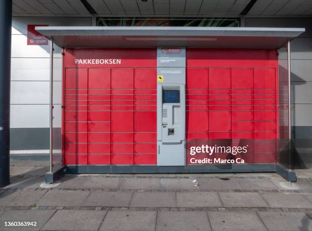 Parcel Collection Point Sign Danish City Sign Photos and Premium High Res Pictures - Getty Images