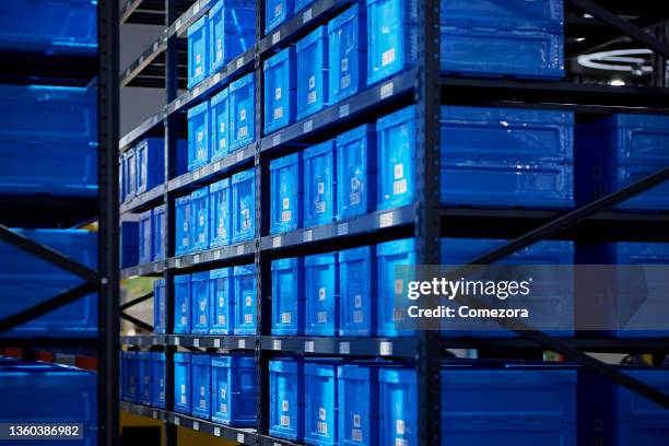 blue crate and shelf at warehouse - big data storage stock-fotos und bilder