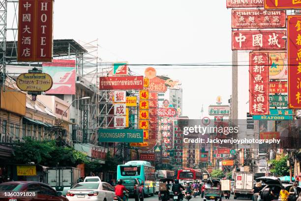 chinatown, yowarat road, bangkok - 中華街 ストックフォトと画像
