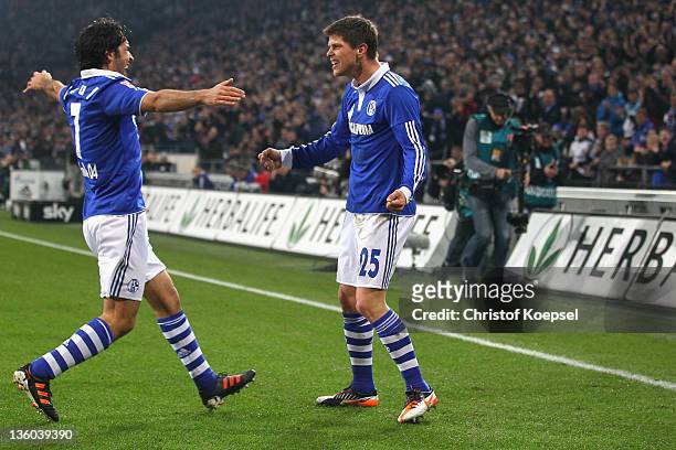 Raul Gonzalez celebrates the second goal with Klaas-Jan Huntelaar of Schalke during the Bundesliga match between FC Schalke 04 and SV Werder Bremen...