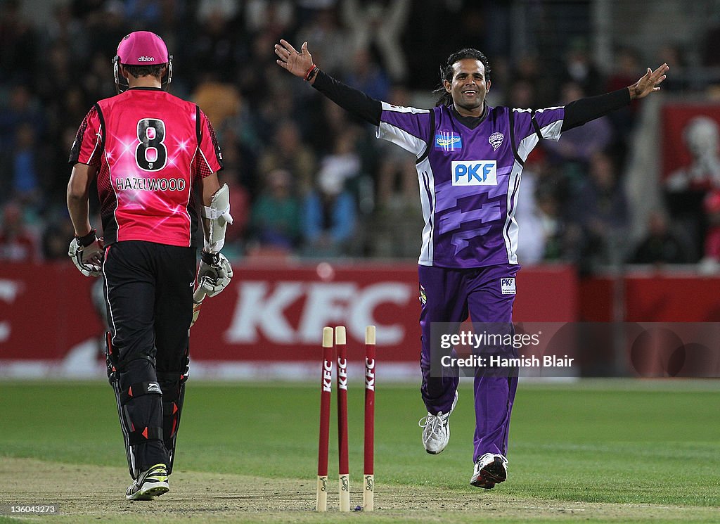 Big Bash League - Hurricanes v Sixers